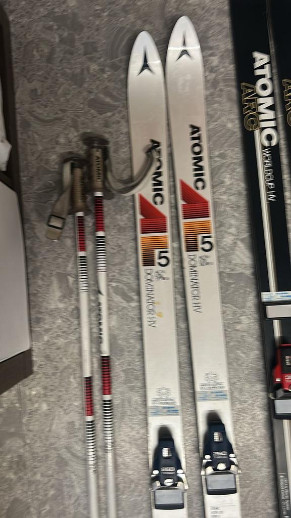Vintage ski's met stokken - Atomic 185 cm, Ophalen, Atomic, Skiën, Ski's