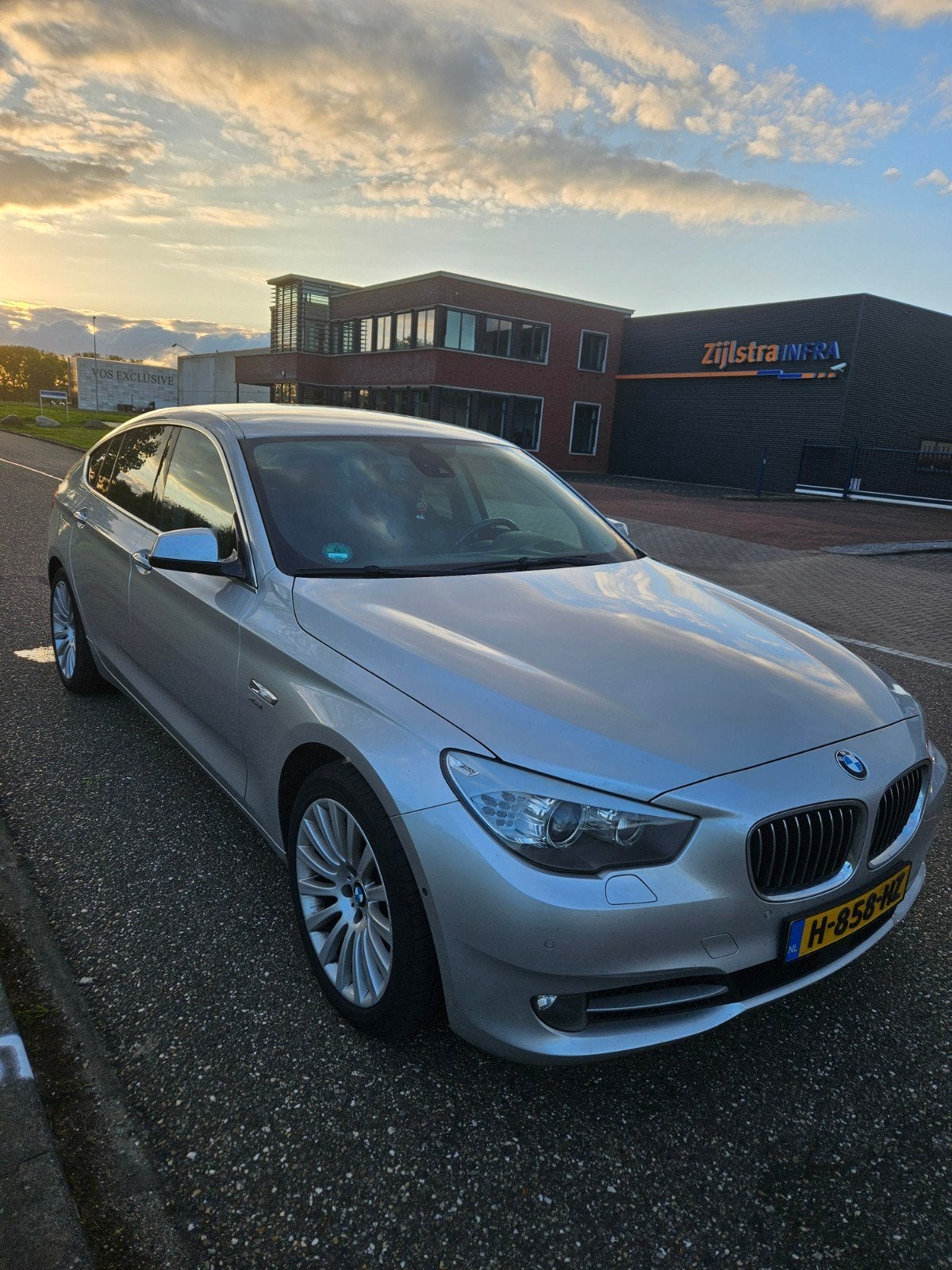 BMW 5-Serie GT 535i Xdrive 306pk Aut. 2010 Grijs, Auto's, Automaat, Euro 5, Zwart, Vierwielaandrijving