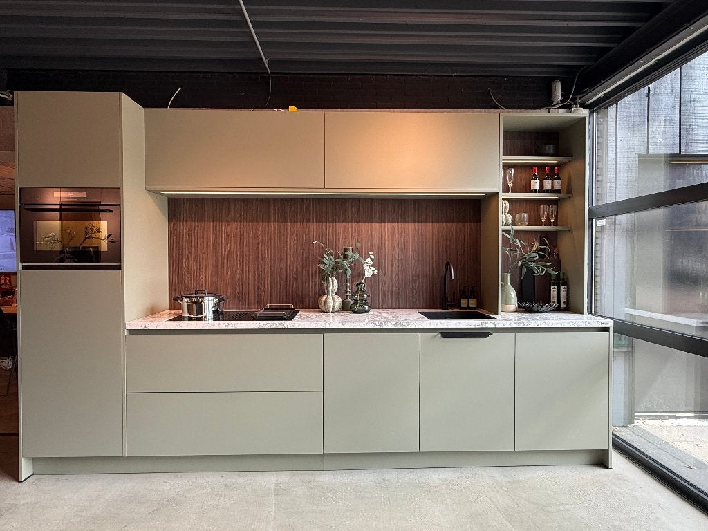 Moderne showroomkeuken te koop, Ophalen, Nieuw, Enkelwandige keuken, Greeploos