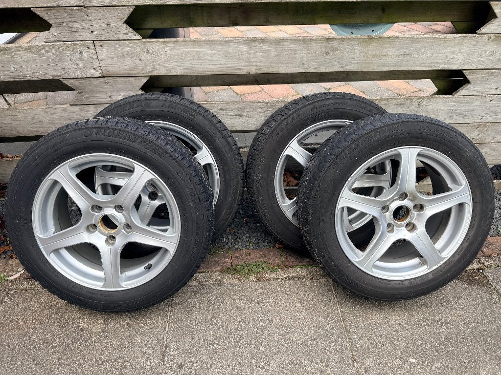 4x Mazda velg + Bridgestone Blizzak winterband, Auto-onderdelen, Ophalen, Gebruikt, 16 inch, Banden en Velgen
