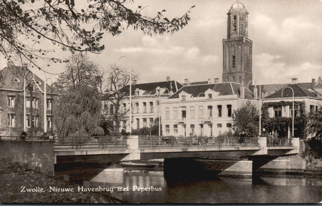 Zwolle, Nieuwe Havenbrug met Peperbus (1957) 131451, Ophalen of Verzenden, 1940 tot 1960, Gelopen, Overijssel