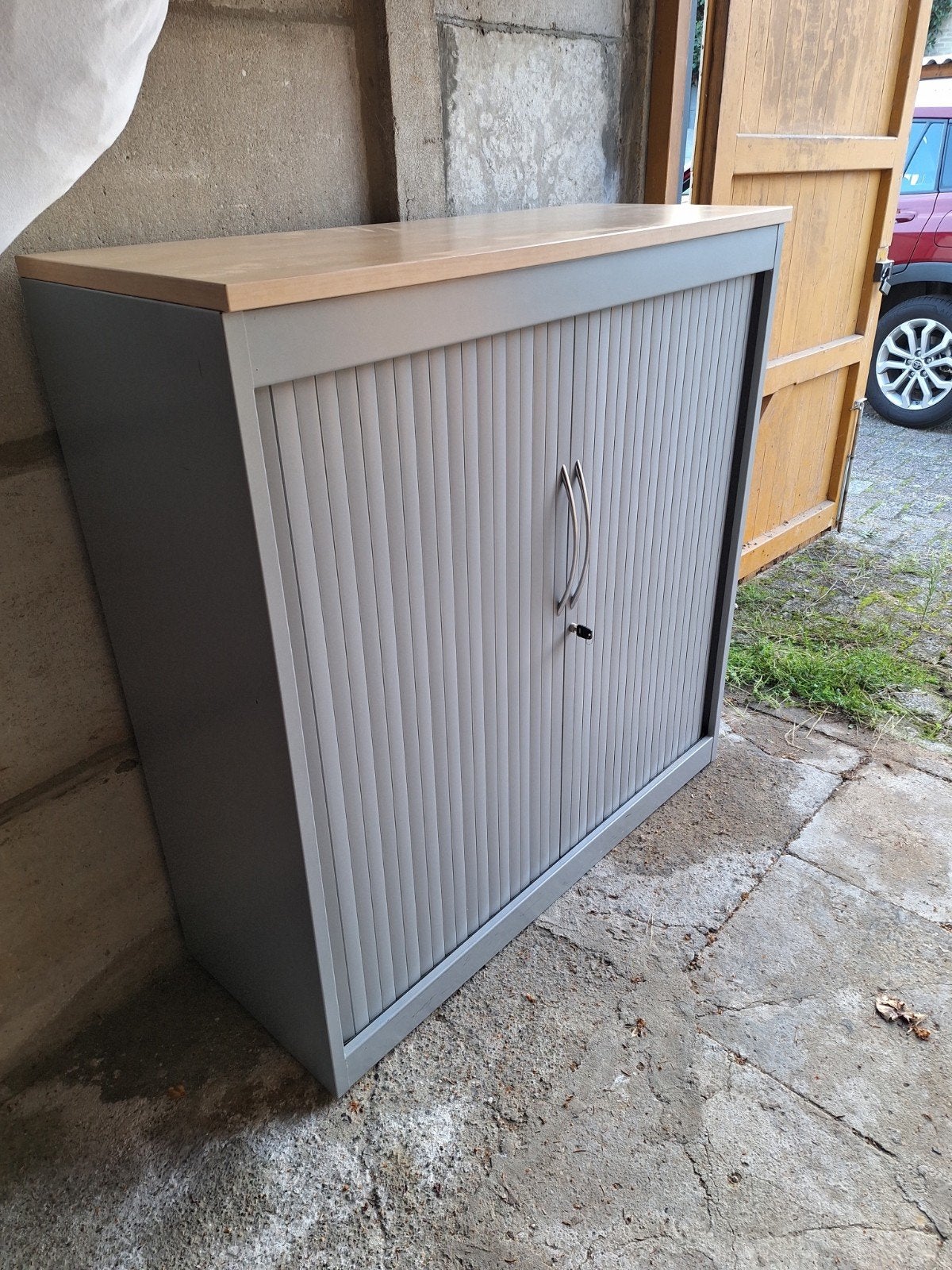 Buro kast met roldeuren, Ophalen, Kunststof, Gebruikt, 50 tot 100 cm