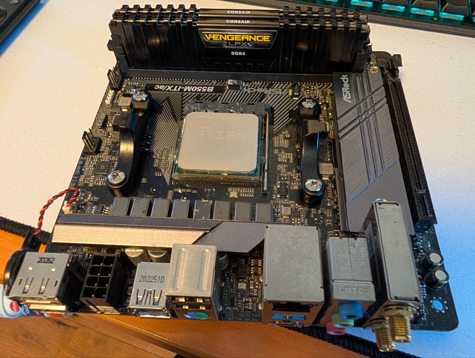 AMD Ryzen 7 5800X3D-Asrock B550m ITX/AC-16gb 3200, 8-core, Ophalen of Verzenden, AMD Ryzen 7 5800X3D, 3 tot 4 Ghz