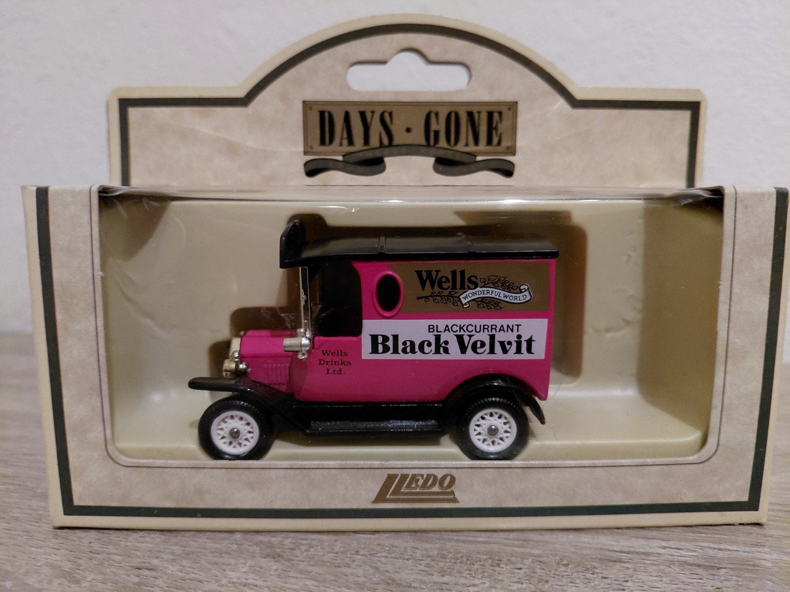 'Black Velvit' 1928 Model T Ford Van, Overige merken, Auto, Verzenden, Groter dan 1:32