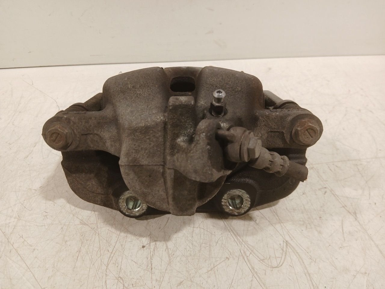 Remklauw rechts voor Peugeot 2008, Onderdelen@venauto.nl, Van der Ven Autorecycling B.V., Gebruikt, Ettenseweg 76, 4706 PB Roosendaal, The Netherlands