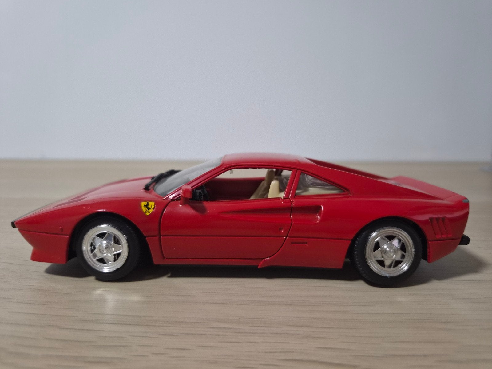 Ferrari 288 GTO 1:24, Hobby en Vrije tijd, Ophalen of Verzenden, Gebruikt, Bburago