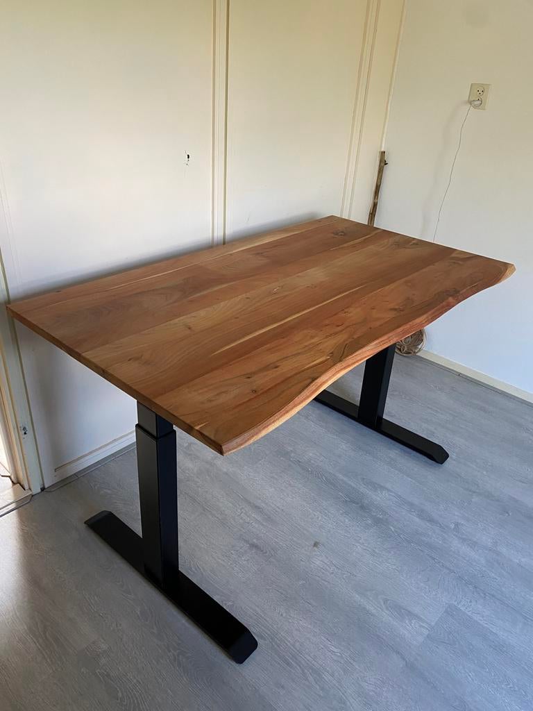Verstelbaar bureau boomstam blad Bodio Dax, Huis en Inrichting, Bureaus, Ophalen, Zit-sta bureau, Hout, Bruin