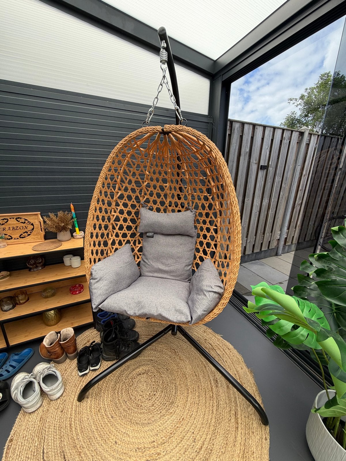 Comfortabele hangstoel met standaard en kussen, Huis en Inrichting, Stoelen, Ophalen, Gebruikt, Overige kleuren, Metaal