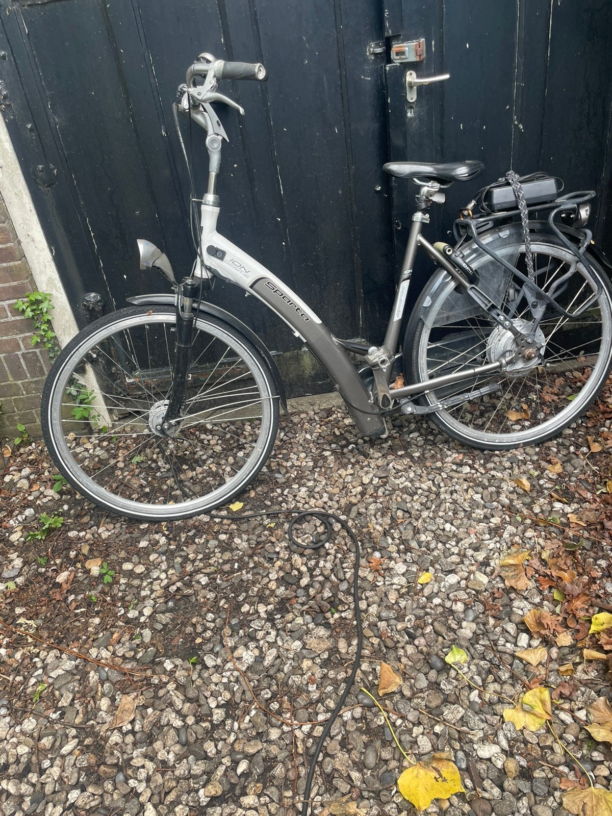 2 fietsen, opknappers of voor onderdelen. 1 kinder mtb, Ophalen, Gebruikt, Minder dan 30 km per accu, Overige merken