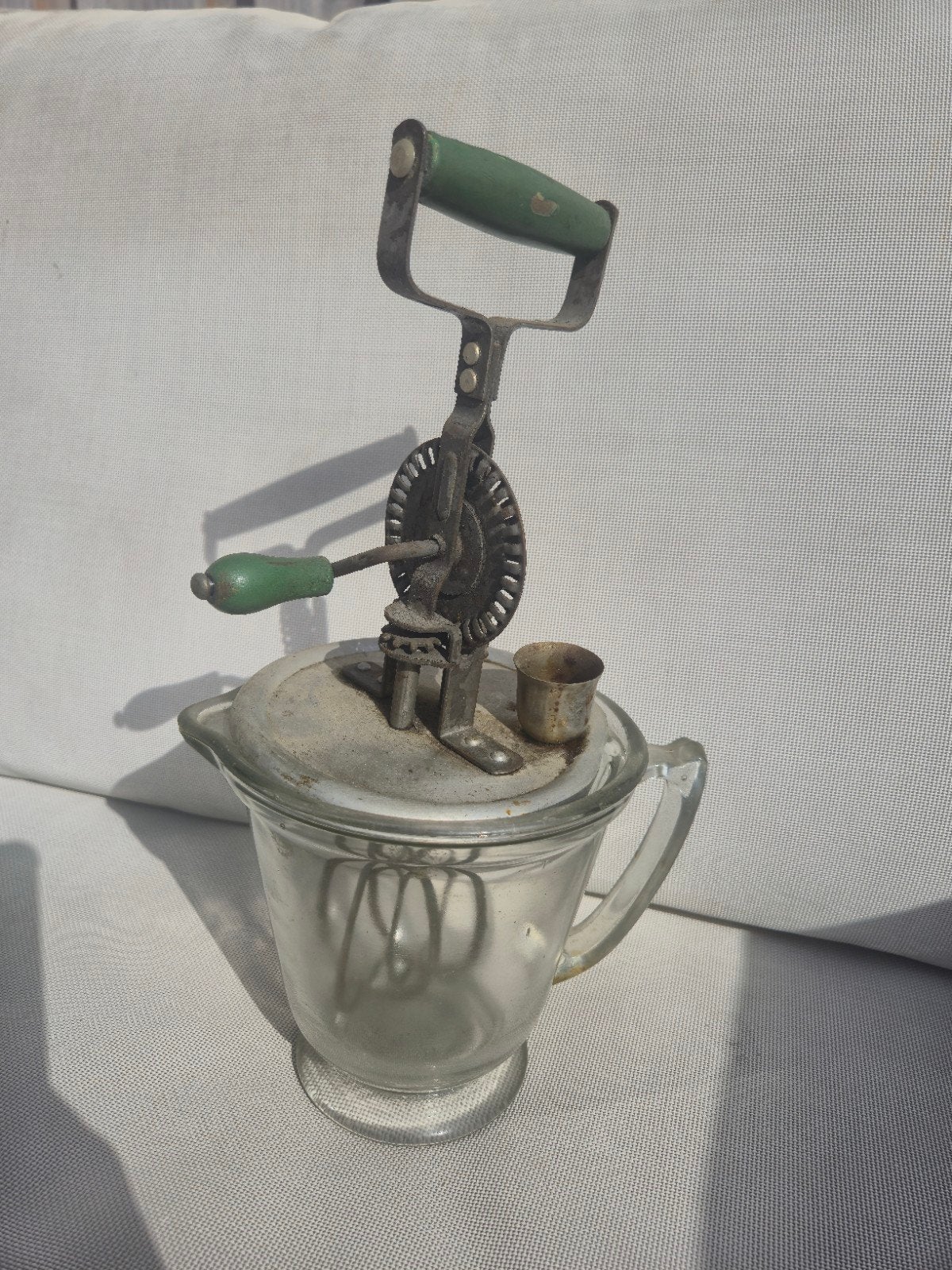 Vintage handmixer met glazen kan - Antieke keukenmixer, Antiek en Kunst, Ophalen of Verzenden