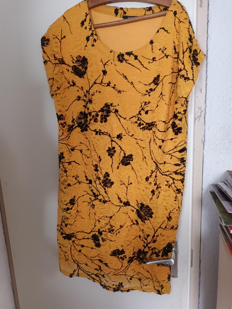 Norah jurk zomerjurk bloemen geel zwart mt 46  , Geel, Maat 46/48 (XL) of groter, Ophalen of Verzenden, Zo goed als nieuw