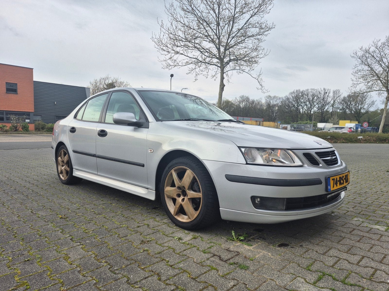 Saab 9-3 1.8 T Sport Sedan 2005 Grijs, Auto's, 4 cilinders, Origineel Nederlands, 75 €/maand, Handgeschakeld