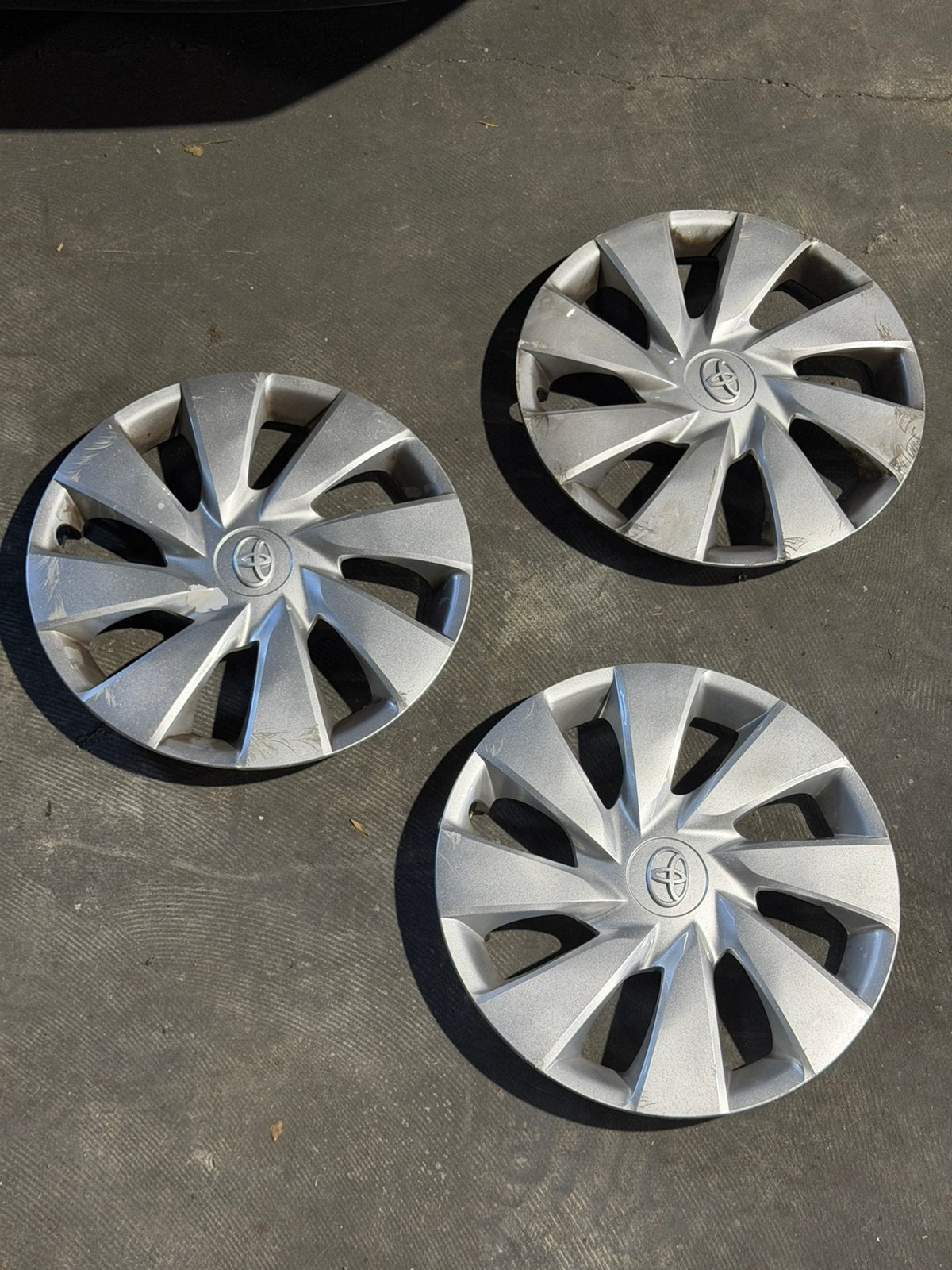 Toyota Aygo - 3 stuks - 14 inch wieldoppen, Auto diversen, Wieldoppen, Gebruikt, Toyota, Toyota, Ophalen of Verzenden