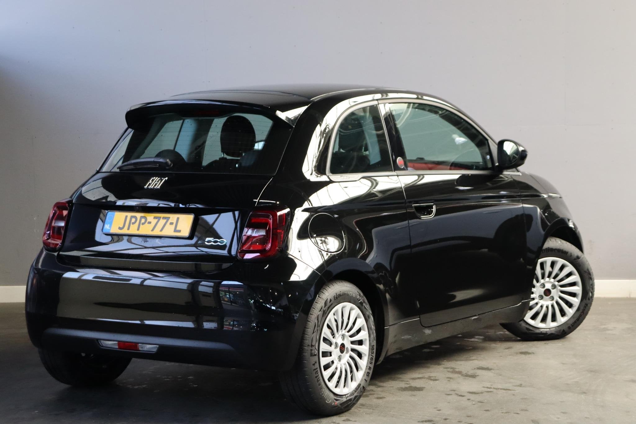 Fiat 500 RED 42 kWh VOORDEEL / Tot 7 jaar garantie, Auto's, Fiat, 12 maanden, Stof, 118 pk, 4 stoelen
