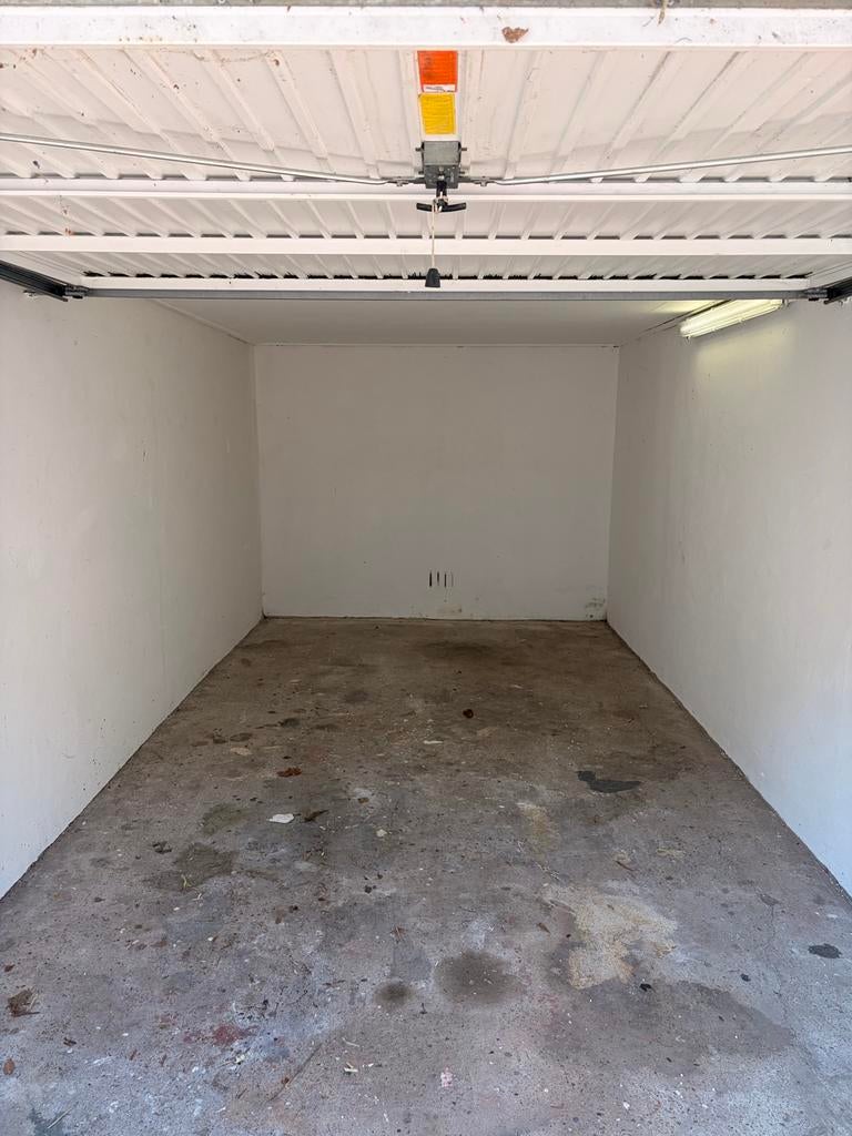 Te huur: Garagebox centrum Alphen aan den Rijn – €275/maand, Huizen en Kamers, Garages en Parkeerplaatsen, Zuid-Holland