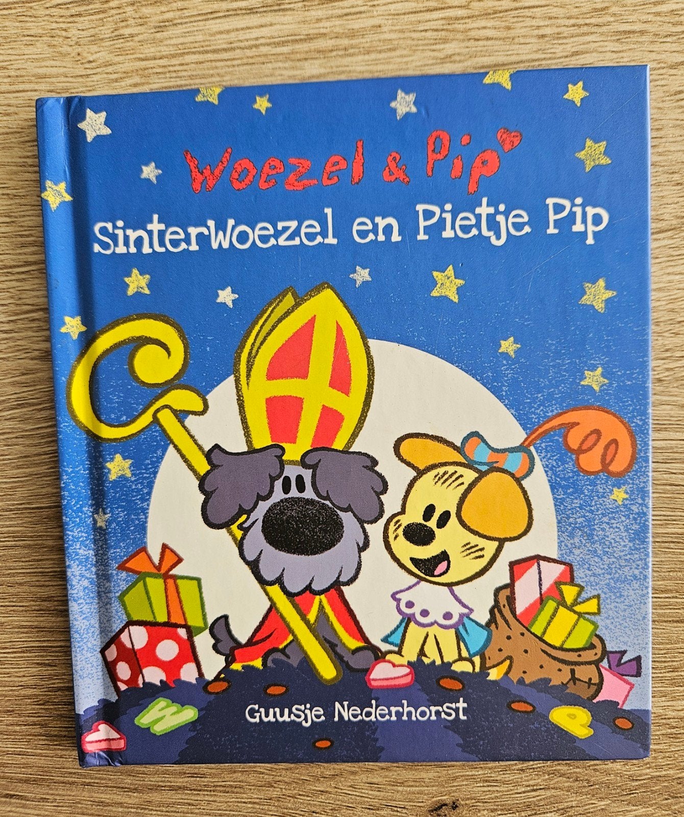 Guusje Nederhorst - SinterWoezel en Pietje Pip, Ophalen of Verzenden, Zo goed als nieuw, Prentenboek, Guusje Nederhorst