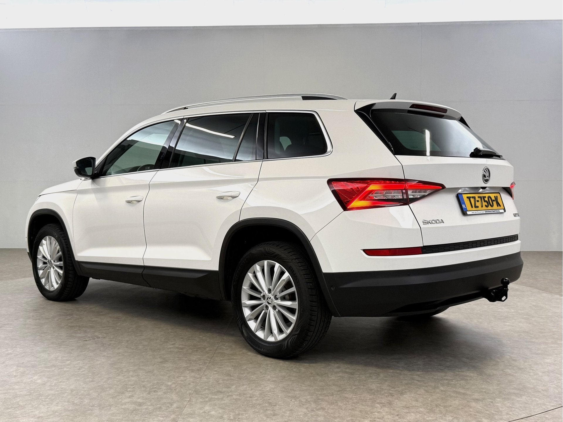 Skoda Kodiaq 1.5 TSI Style Business | 360° | Sfeer | Carpla, Auto's, Skoda, Euro 6, 4 cilinders, 150 pk, Wit