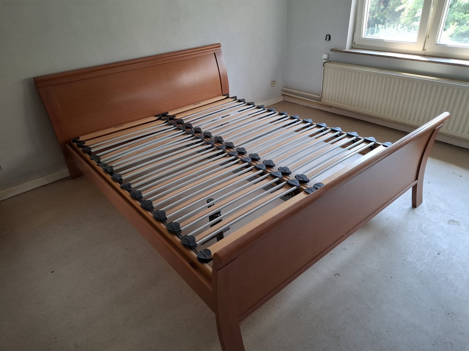 Houten tweepersoonsbed met lattenbodems, Ophalen, Bruin, Tweepersoons, Zo goed als nieuw