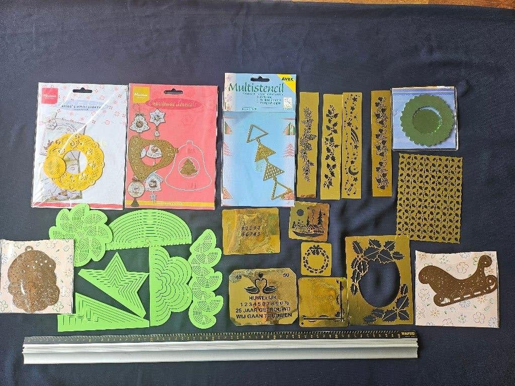 Embossing stencils set 480, Hobby en Vrije tijd, Ophalen of Verzenden, Zo goed als nieuw, Overige thema's, Pons of Mal