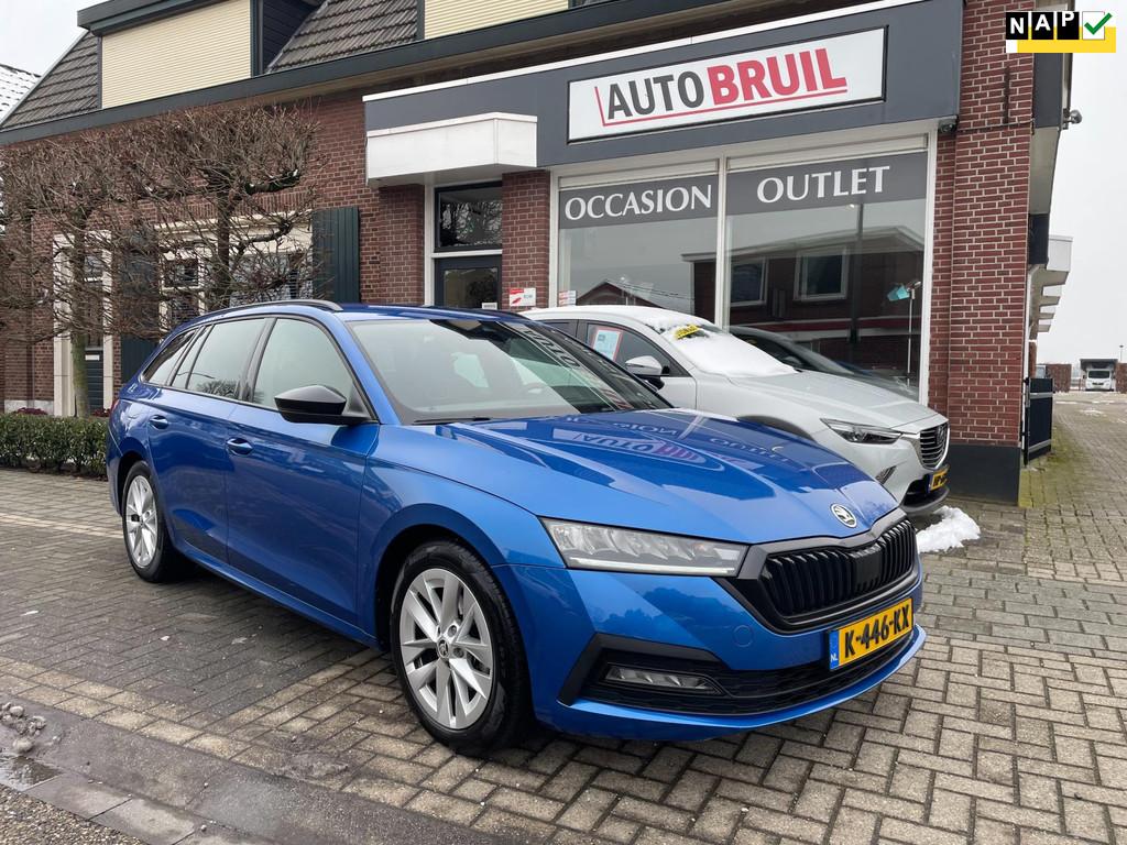 Skoda Octavia Combi 1.0 e-TSI Sport Business Aut.|Virual Coc, Auto's, Skoda, Gebruikt, Blauw, 23 km/l, 3 cilinders