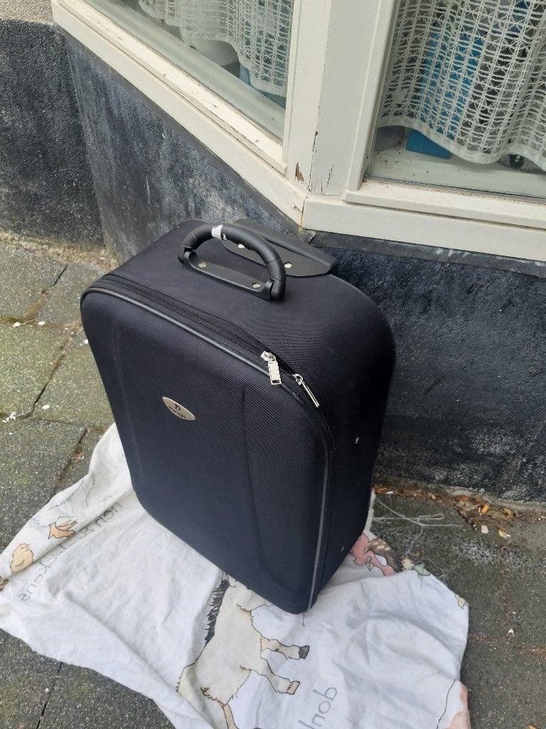 Tango Koffer, donker blauw. Trolley, op 2 stevige wielen., Ophalen, Wieltjes, 50 tot 60 cm, Zo goed als nieuw