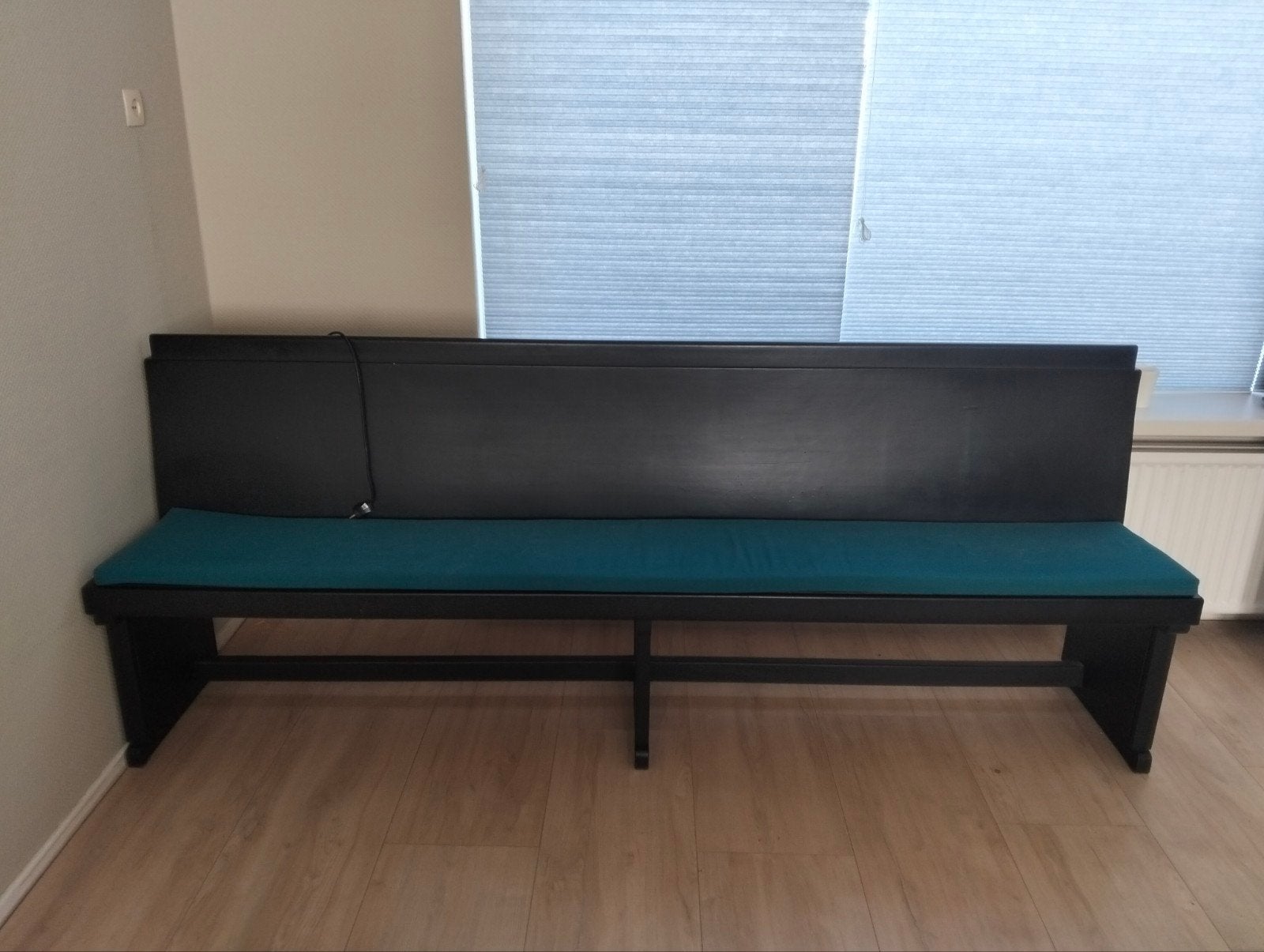 Oude houten kerkbank met kussen, Huis en Inrichting, Ophalen, Gebruikt, 125 cm of meer, Modern, functioneel