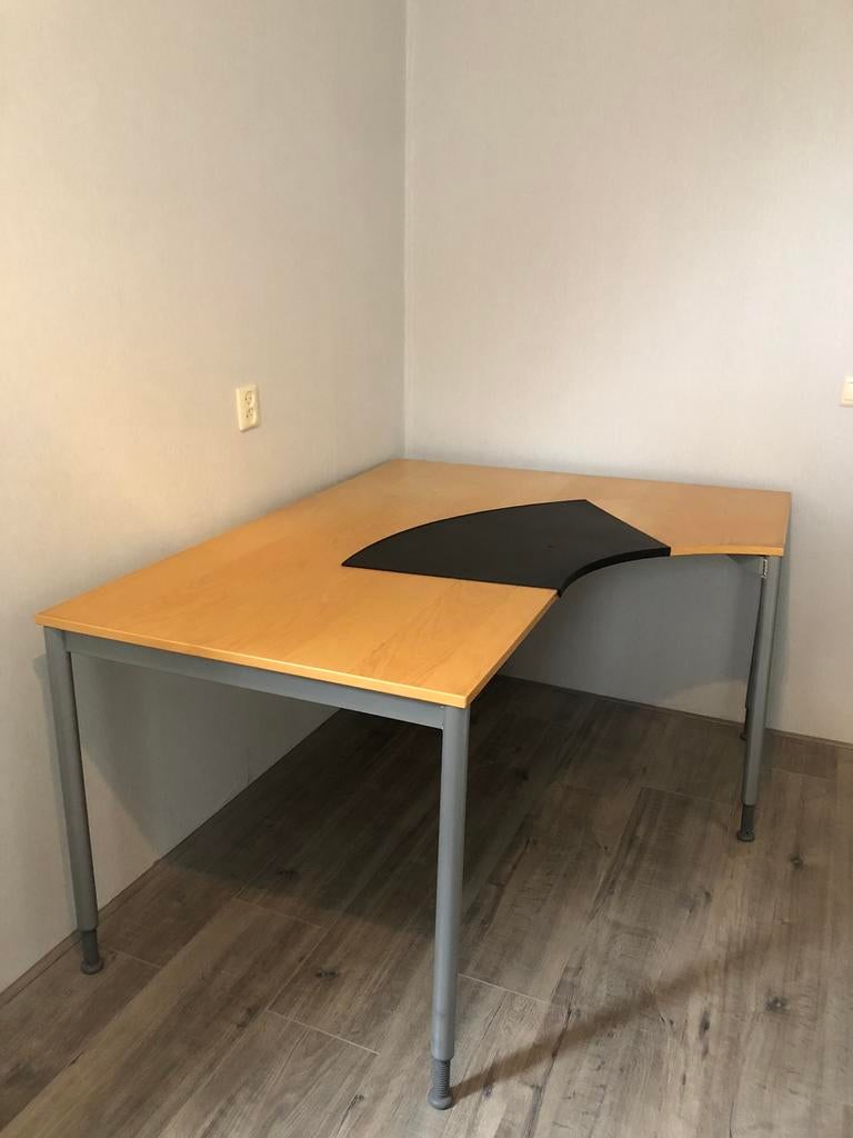 Bureau Ikea, Huis en Inrichting, Bureaus, Ophalen, In hoogte verstelbaar, Gebruikt