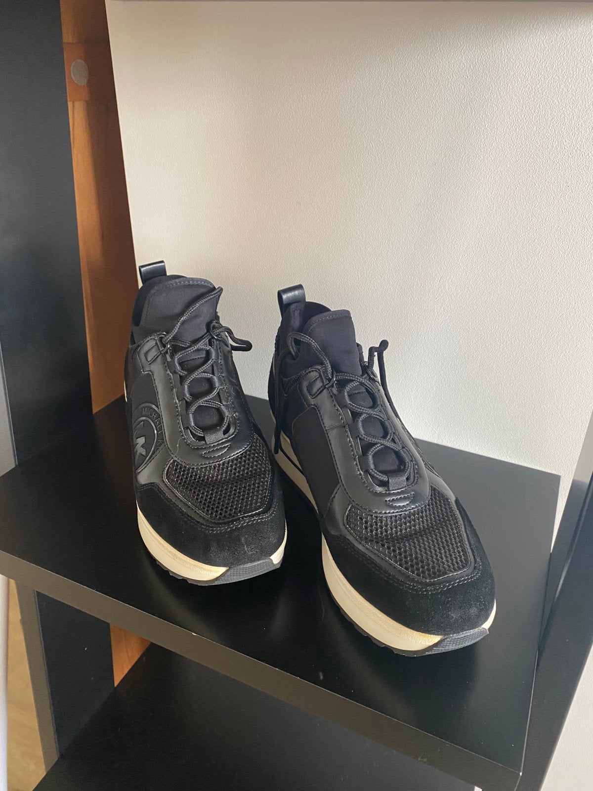 Michael Kors Lula Sneakers Zwart maat 8M (38,5/39), Kleding | Dames, Schoenen, Ophalen of Verzenden, Zo goed als nieuw, Zwart