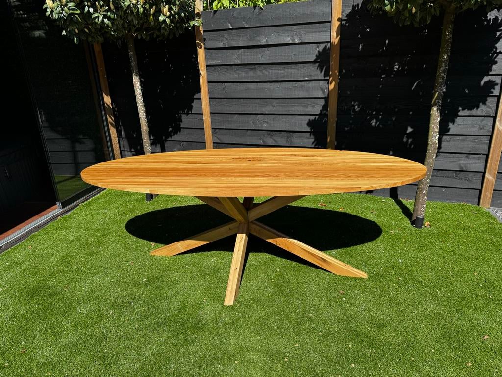 Gloednieuwe ovale binnen/buiten tafel van massief hout 240cm, Huis en Inrichting, Tafels | Eettafels, Nieuw, 100 tot 150 cm, 200 cm of meer