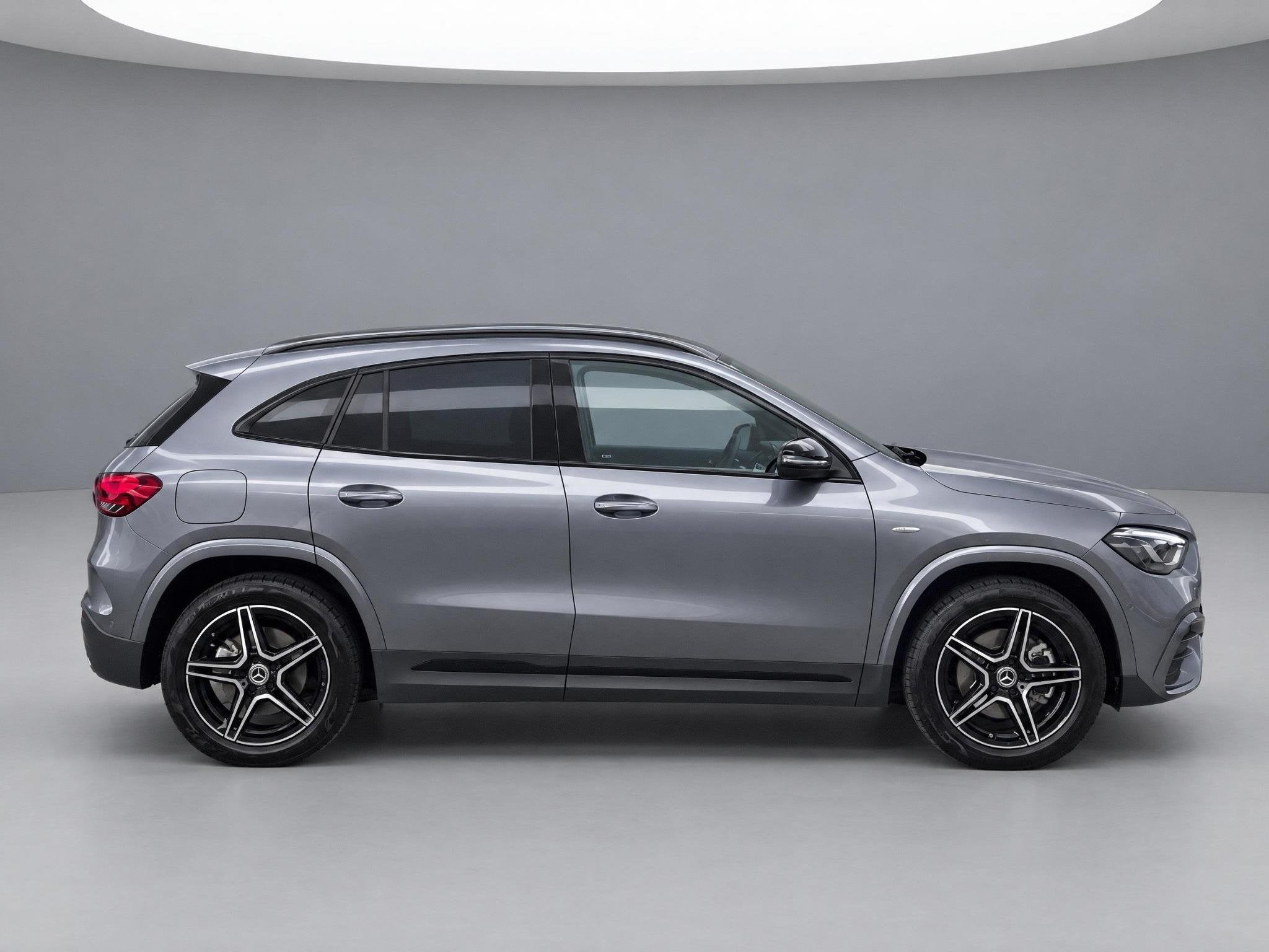 Mercedes-Benz GLA-klasse 250 e AMG Line | Trekhaak | Panoram, 4 cilinders, 16 kWh, Automatische klimaatregeling, Bedrijf