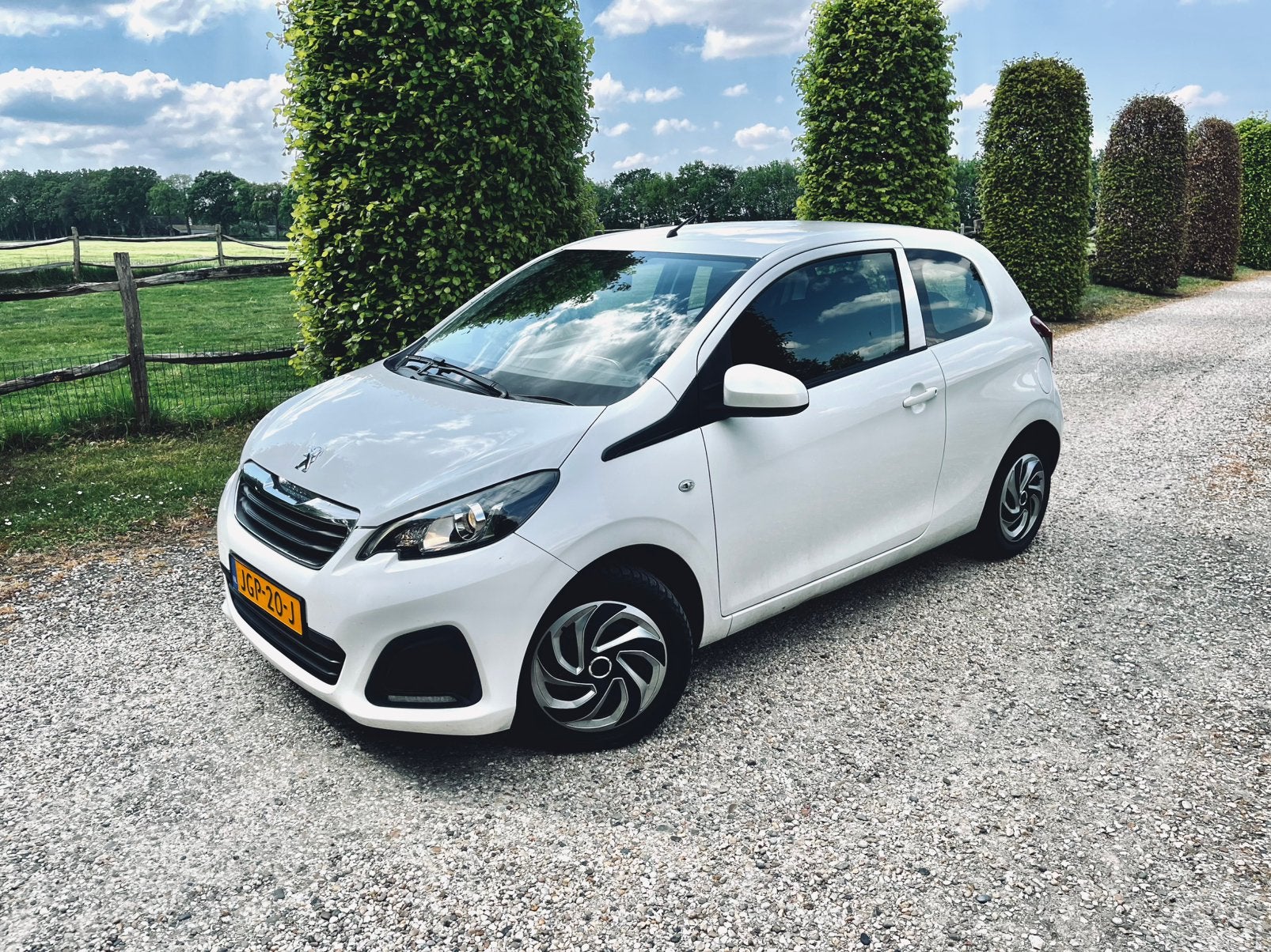 Peugeot 108 1.0 2014, Auto's, Peugeot, Particulier, Benzine, Hatchback, Handgeschakeld, Geïmporteerd, Wit, Voorwielaandrijving