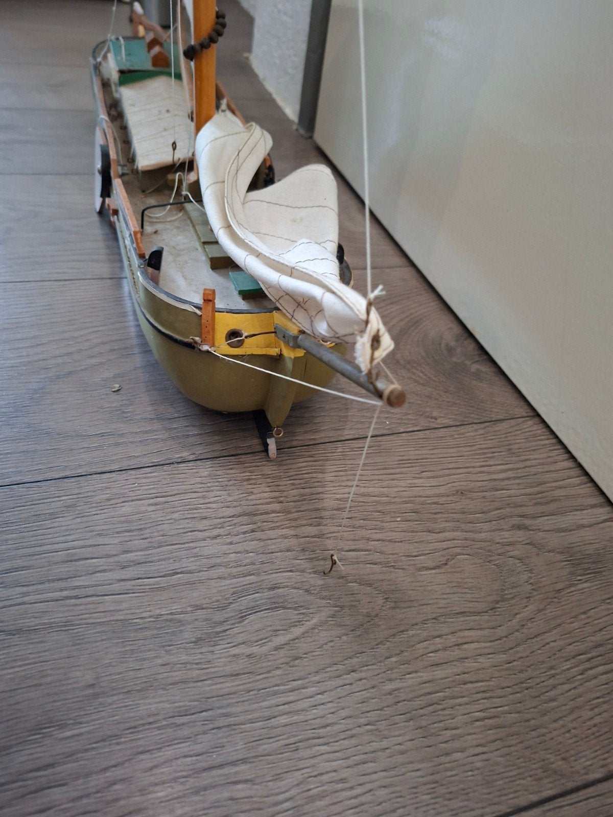Vintage houten zeilboot model - decoratief, Ophalen, Gebruikt, Groter dan 1:32, Overige merken
