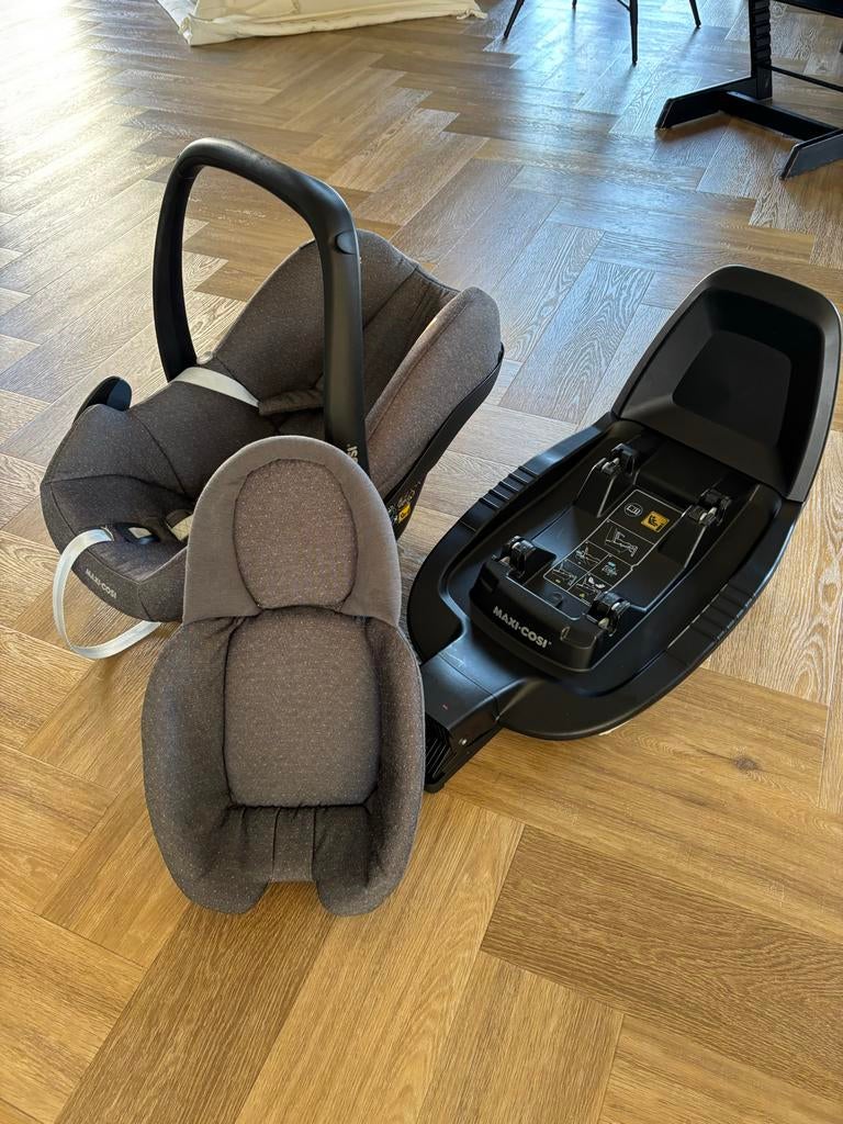Maxi Cosi Rock i-Size + FamilyFix 2 Isofix base - Zo goed al, Ophalen, Zijbescherming, Zo goed als nieuw, Isofix