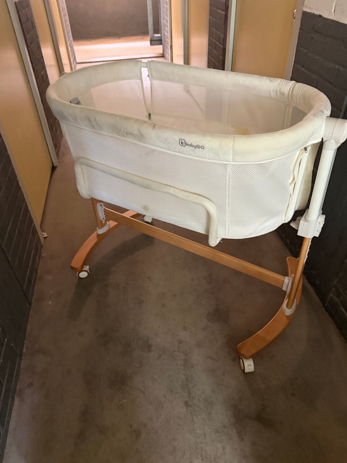 BabyGO Co-Sleeper Wieg - Wit/Hout - zo goed als nieuw, Kinderen en Baby's, Ophalen, Zo goed als nieuw, Wieg