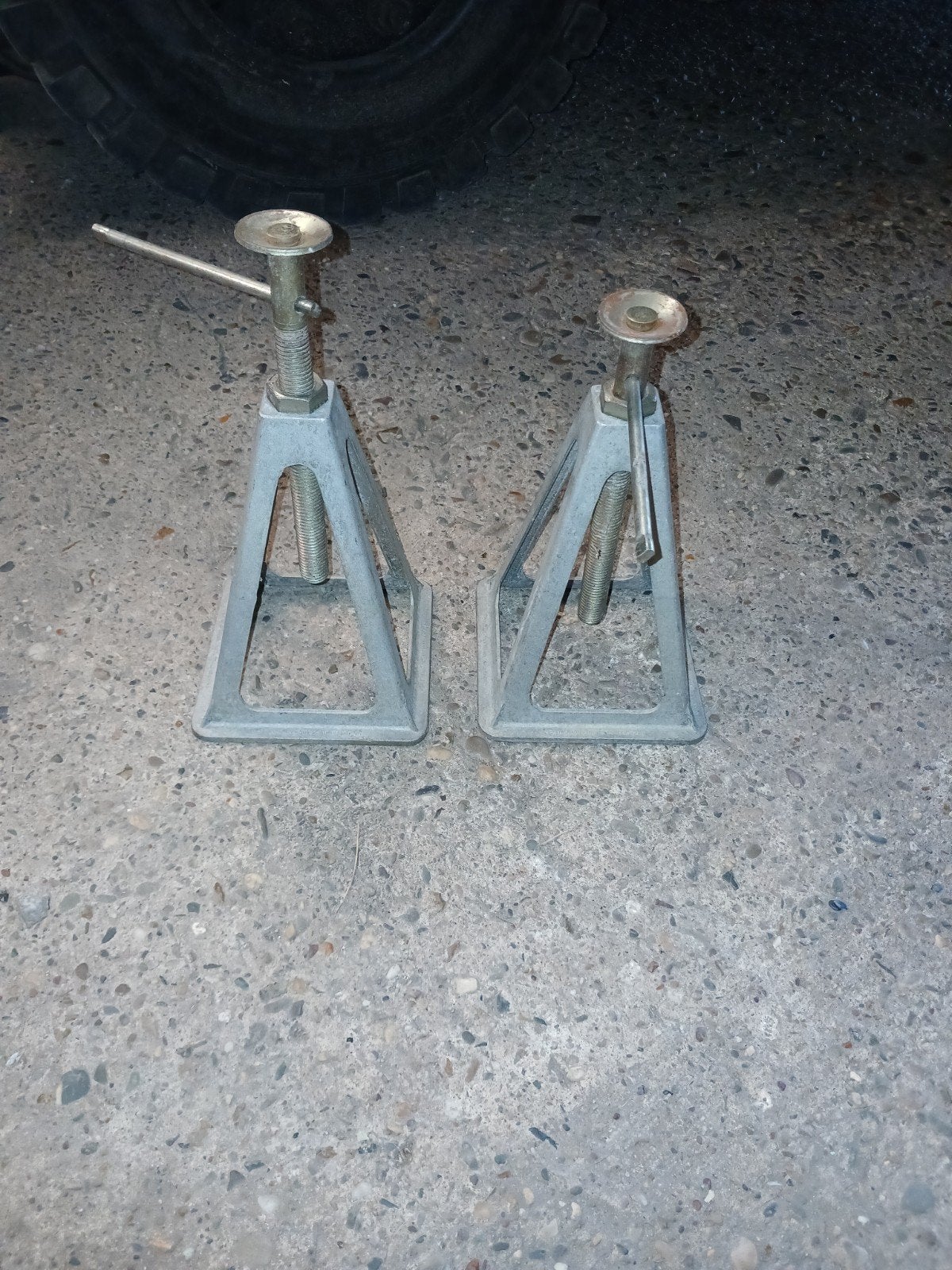 Set van 2 robuuste assteunen voor voertuigonderhoud, Auto diversen, Ophalen of Verzenden