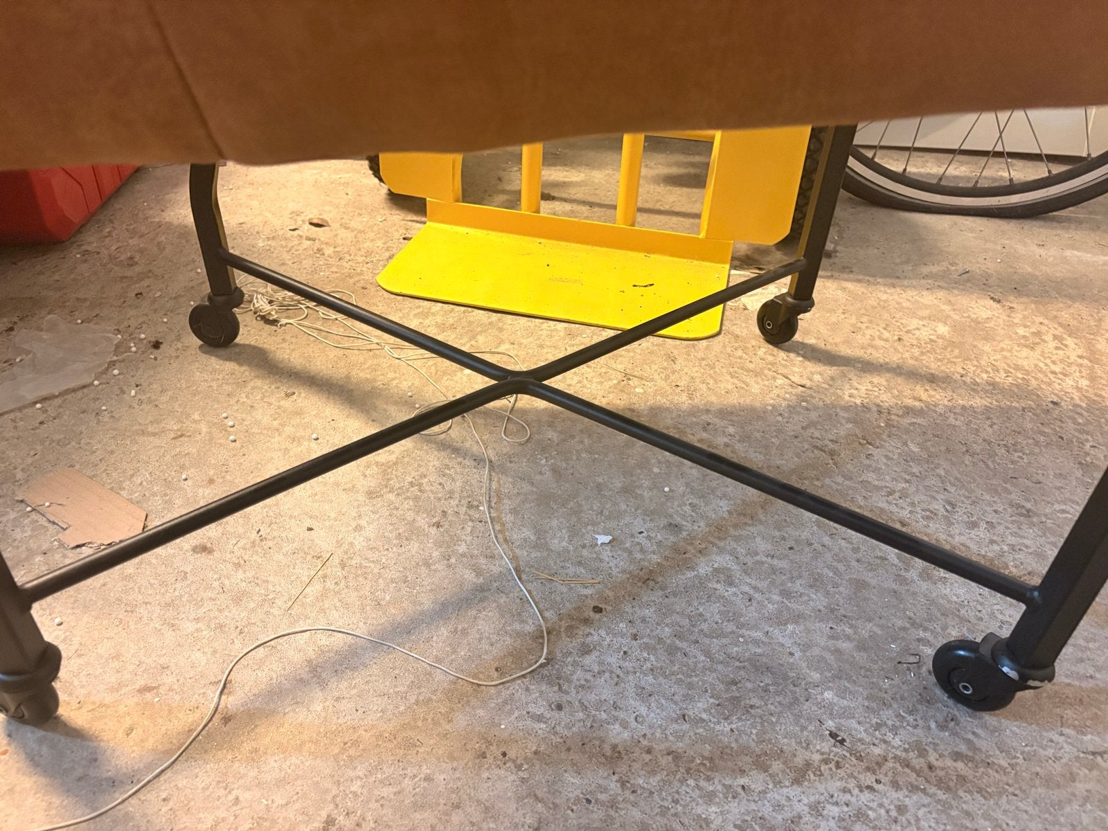 Foto 4 van 3 Nieuwe Mataras eetkamerstoelen op wielen - Cognac