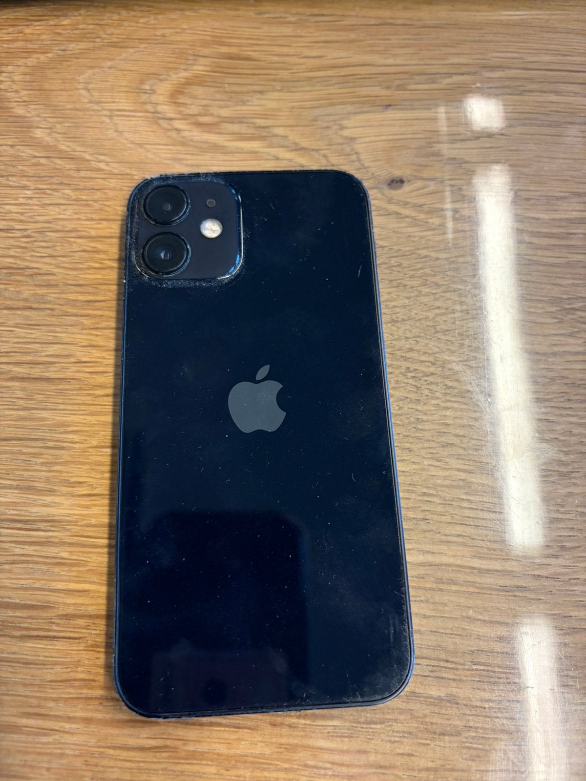 Foto 4 van Iphone 12 mini inclusief hoesje