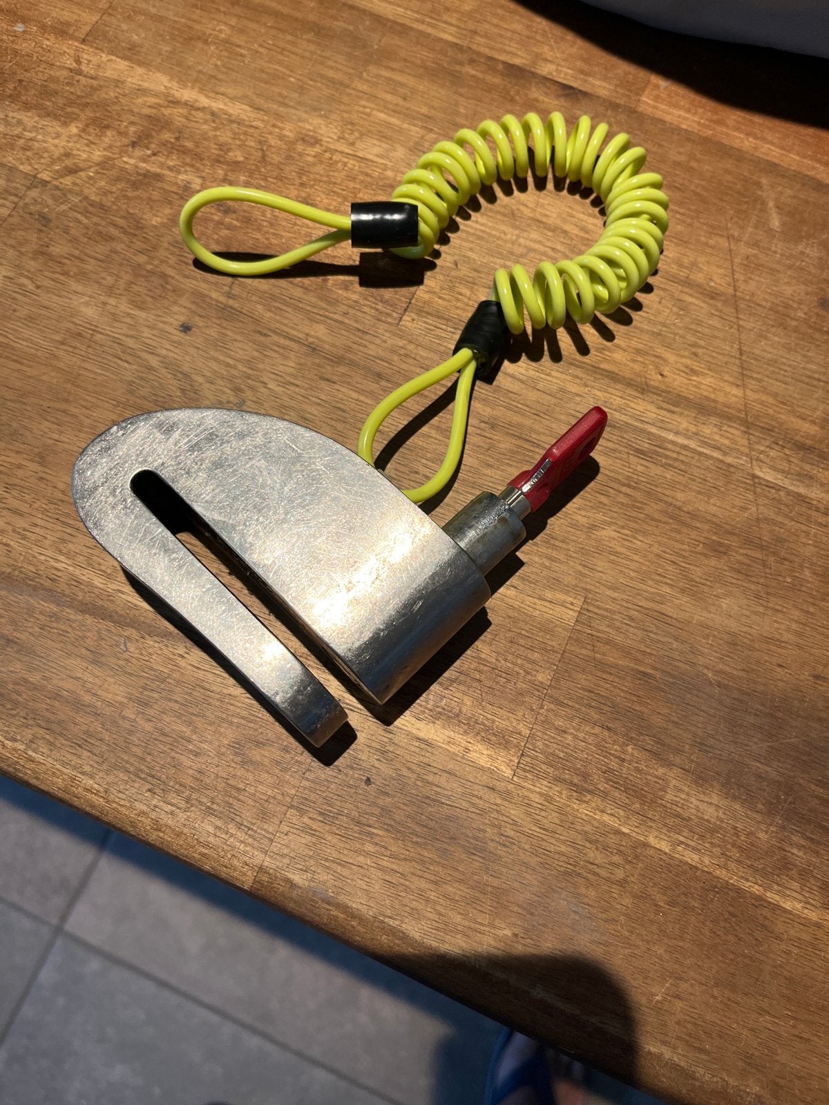 Schijfremslot met herinneringskabel, Motoren, Accessoires | Sloten, Ophalen of Verzenden, Gebruikt