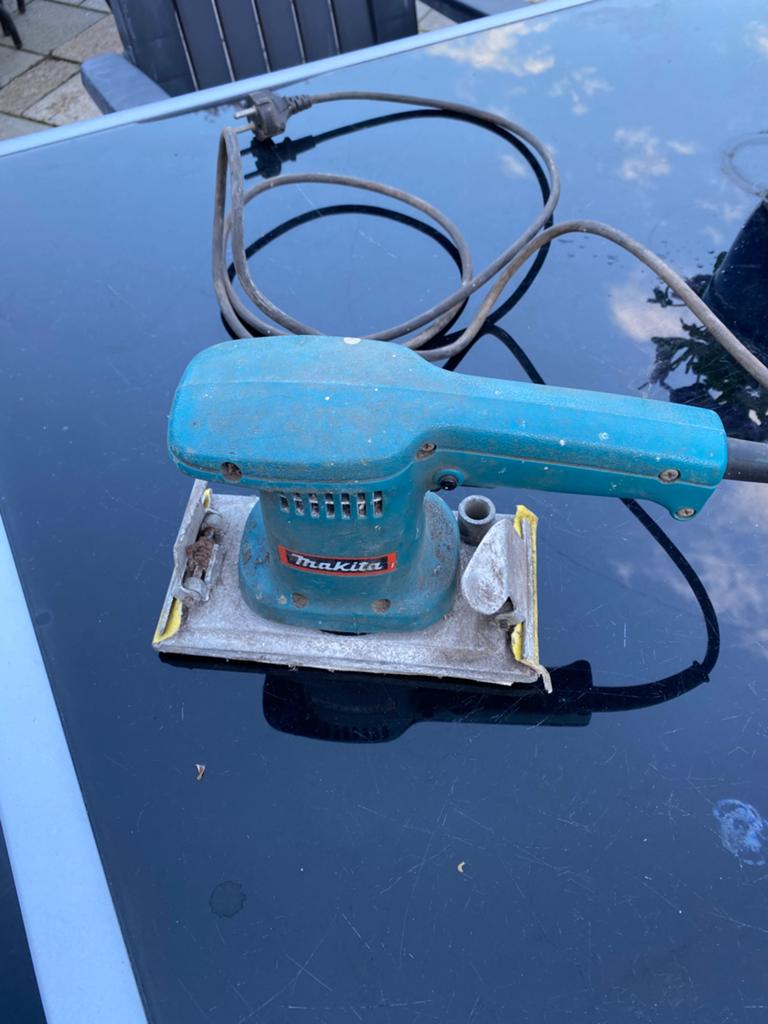 Makita schuurmachine, Ophalen of Verzenden, Zo goed als nieuw, Minder dan 600 watt, Vlakschuurmachine