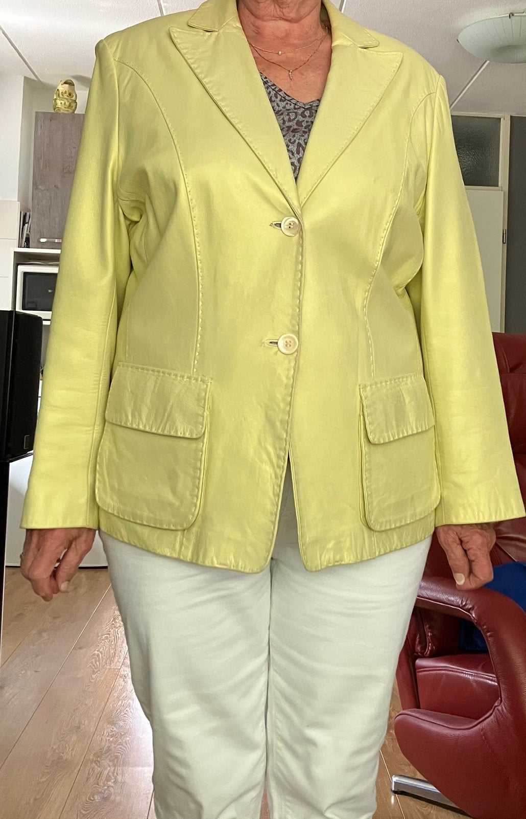 Te koop mooi leren dames colbert Jobis, Kleding | Dames, Ophalen of Verzenden, Zo goed als nieuw, Maat 42/44 (L), Geel