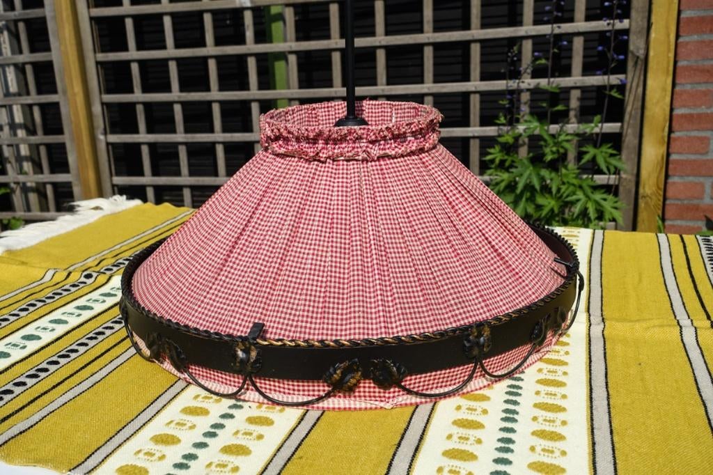 vintage lamp smeedijzer - oergezellig brabants bont, Ophalen, Gebruikt, Stof, Nostalgisch brabants bont - grootmoederstijd