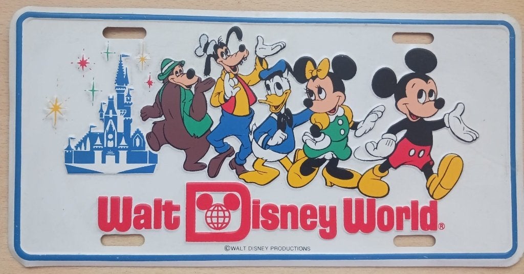 Walt Disney World Mickey & Friends metalen kentekenplaat, Ophalen of Verzenden, Mickey Mouse, Zo goed als nieuw, Overige typen