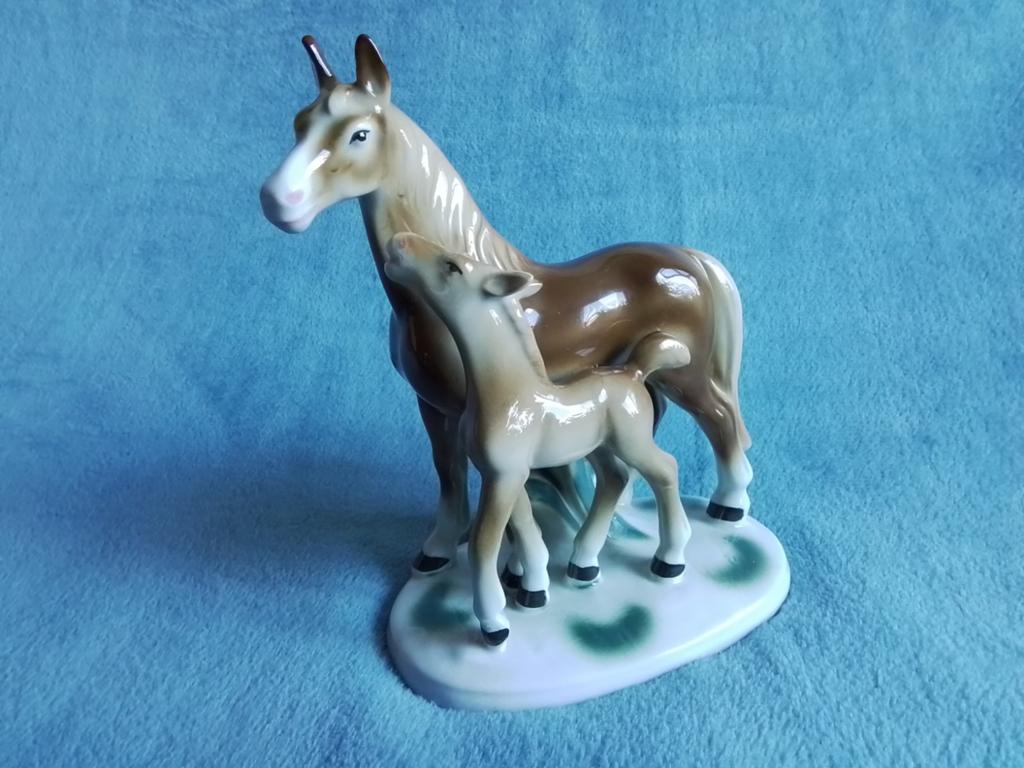 Mooi beeldje Merrie met Veulen, Ophalen, Zo goed als nieuw, Dier