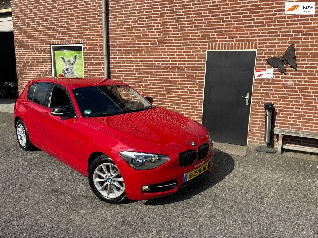 BMW 1-serie 116i 5DRS. Stoelverwarming, pdc, NW apk, 1-Serie, Euro 5, Gebruikt, Zwart