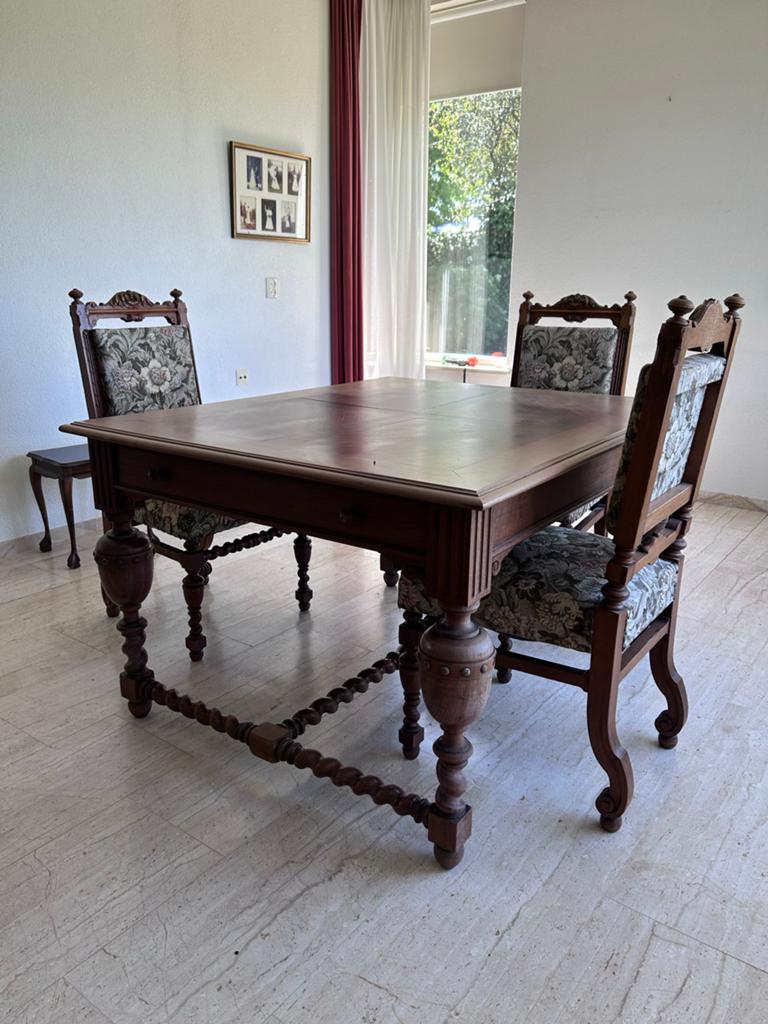 Antieke eethoek: tafel met 4 stoelen, houtsnijwerk, Antiek en Kunst, Antiek | Meubels | Tafels, Ophalen