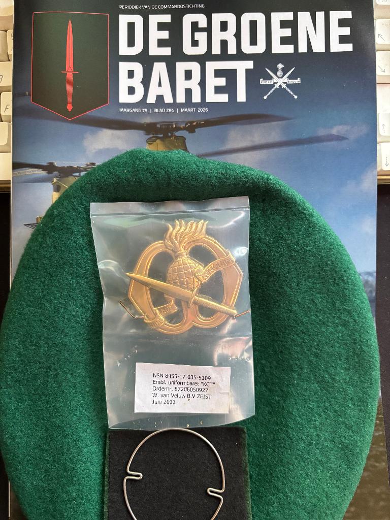 KCT baret maat 60 met baret embleem met ringsluiting, Verzenden, Landmacht, Nederland, Kleding of Schoenen