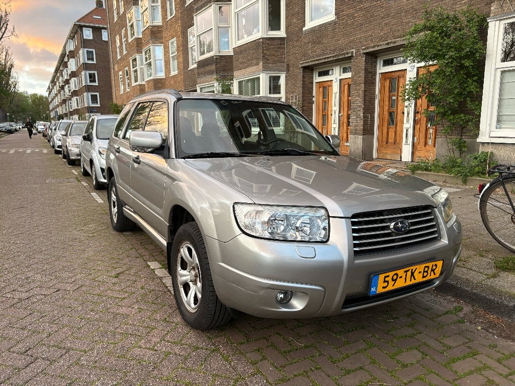 Subaru Forester AWD 2.0 X | Winterbanden + dakdragers, Auto's, Stof, Zwart, 4 cilinders, 75 €/maand