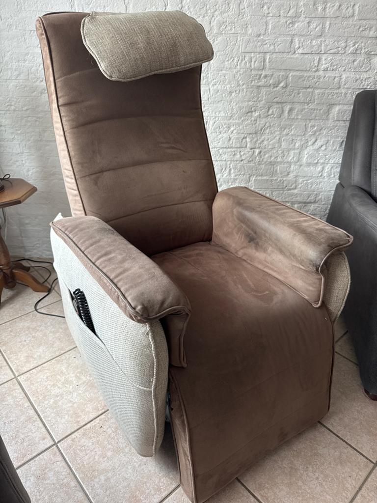 Comfortabele relaxstoel (zit-sta op stoel), Huis en Inrichting, Gebruikt, Bruin, Ophalen of Verzenden, Eén