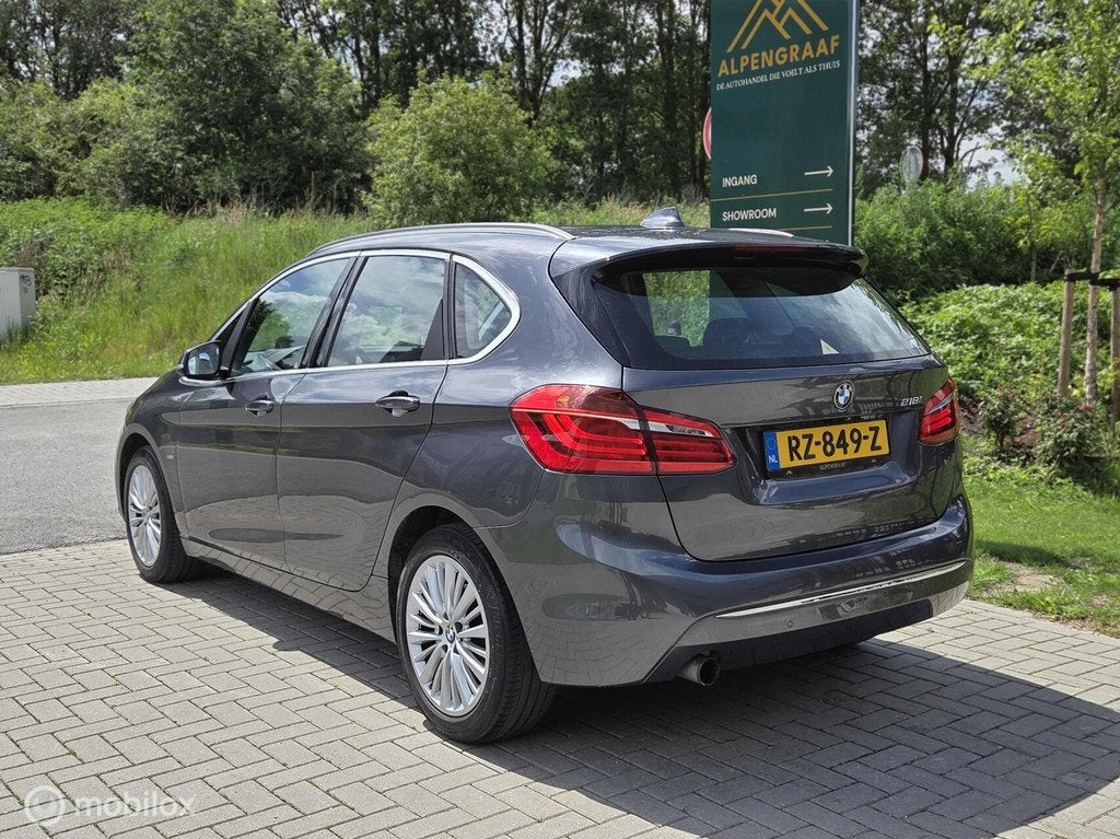 BMW 2-serie Active Tourer 218i Luxury High Executive HUD|LED, Auto's, BMW, 1345 kg, 136 pk, Gebruikt, Euro 6
