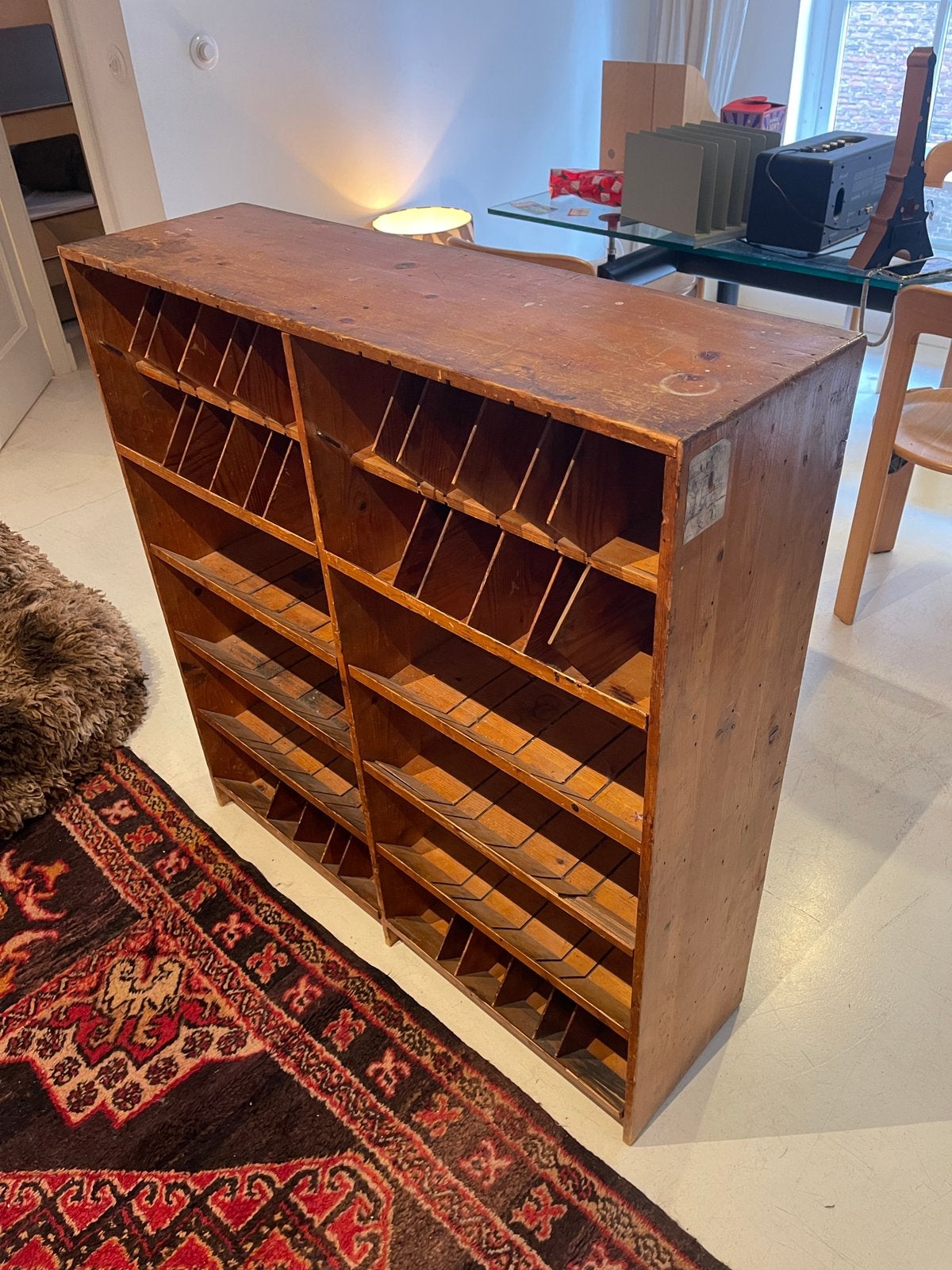 Vintage houten postsorteerkast / vakkenkast, Ophalen